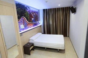  Hostal Las Flores Ramblas  Барселона